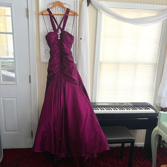 Mori Lee prom, bridesmaid, quinceanera Formal Pageant Gown BURGUNDY sz 9/10 - Picture 1 of 7
